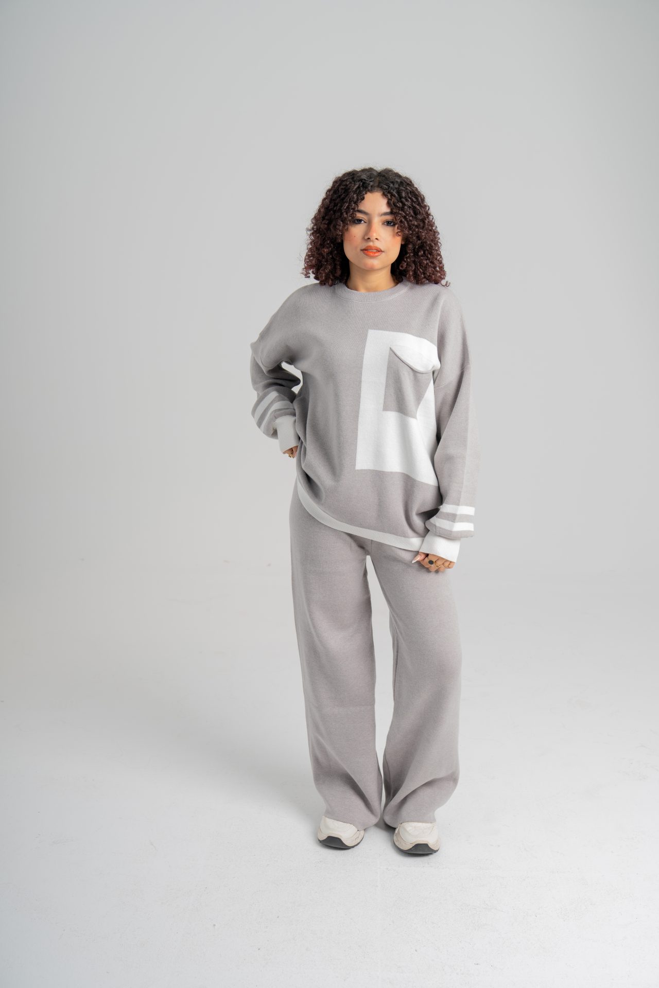 سوت تريكو بلونين بتفاصيل راقية وخامة عالي الجودة - Gray - الصورة 3