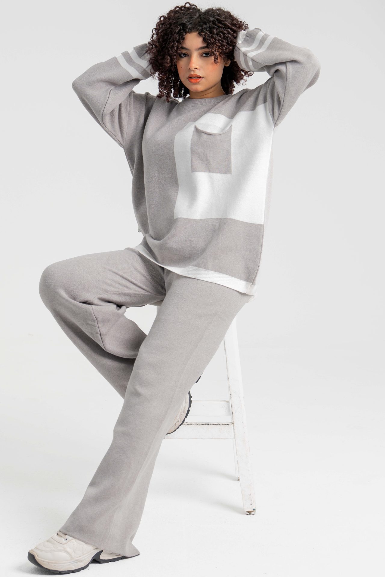 سوت تريكو بلونين بتفاصيل راقية وخامة عالي الجودة - Gray - الصورة 6