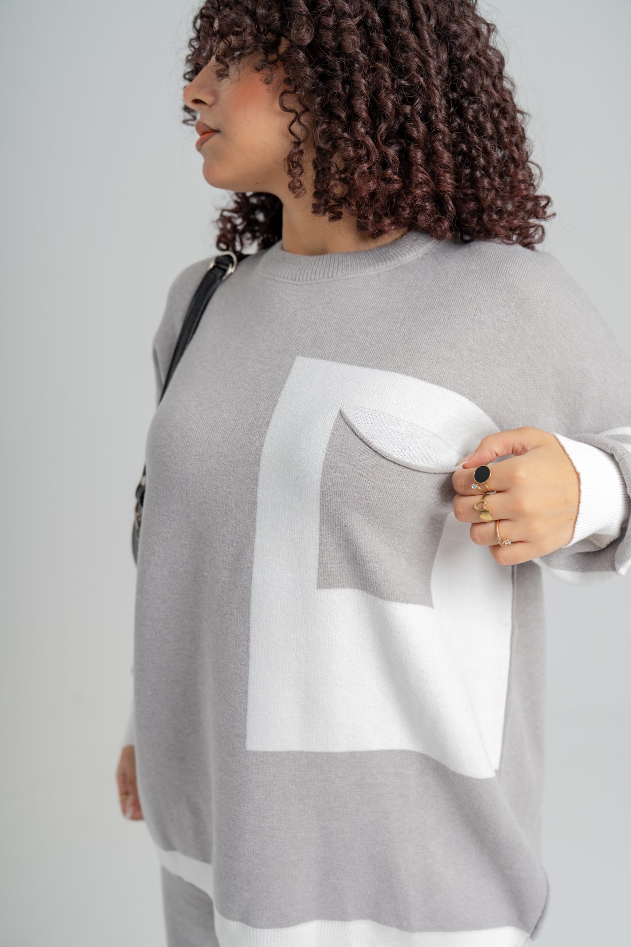 سوت تريكو بلونين بتفاصيل راقية وخامة عالي الجودة - Gray - الصورة 7